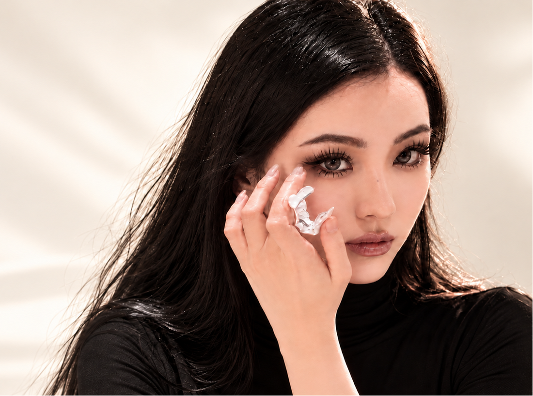 WOSADO magnetic lashes model wearing lashes with applicator