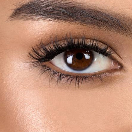 Close-up of an eye wearing WOSADO swallowtail magnetic lashes, with original lash detail preserved.